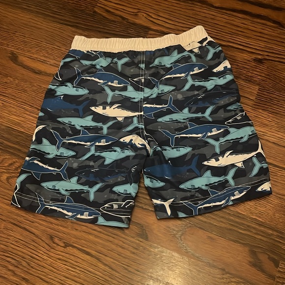 Big Chill boys, swim trunks with shark design and inner lining, size boys large - Picture 2 of 6